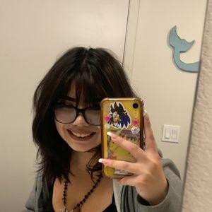 Meet your Posher, Alexia